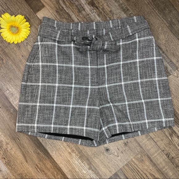White House NWT Black Market The Luxe Plaid Short Size 8